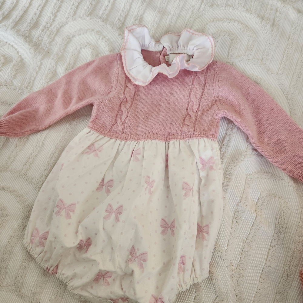 Sal & Pimenta Pink and White Bubble Baby Romper with Sweater Bow Pattern 2t